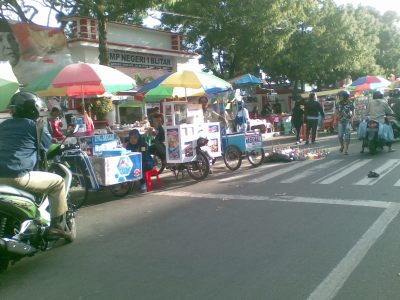 Depan SMP1 Blitar.jpg