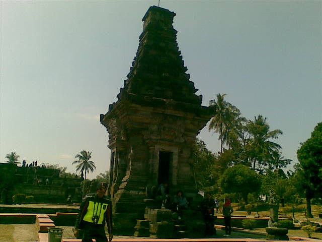 Candi Penataran 2.jpg