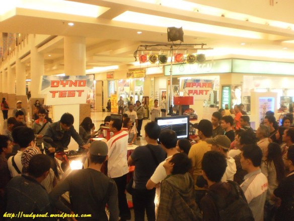 pengunjung kerubutin dynotest