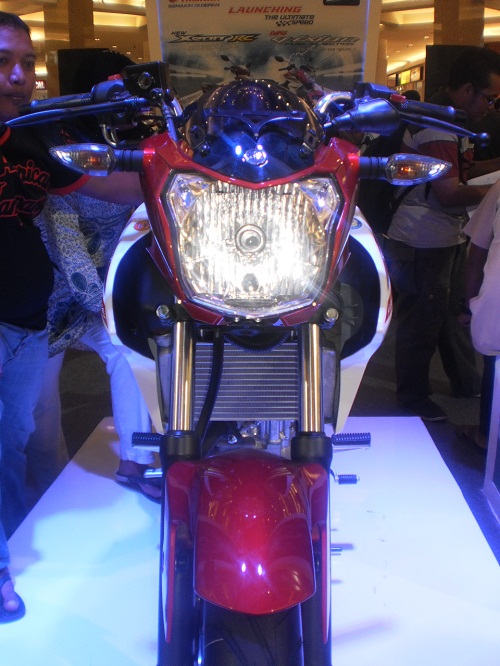 New Vixion menyambut para pengunjung Royal Plaza Surabaya