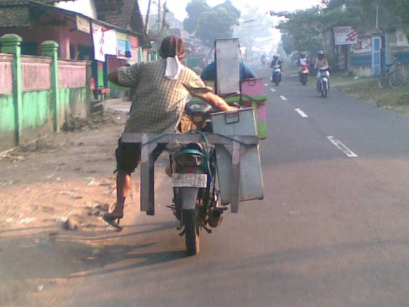 oowww kirain ninja 250 yang dipakek jualan tahu xixixixi :D