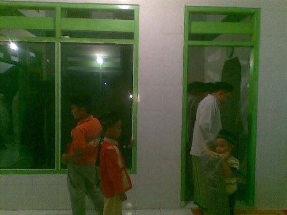 terawih dimushola.jpg