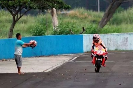 aksi lucu marquez image