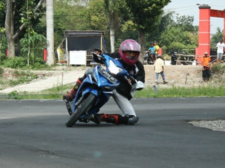 cornering malang image