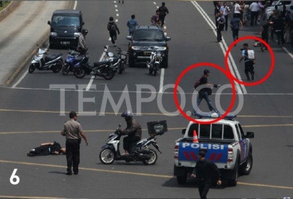 pelaku bom berbaur dengan warga yang ingin mlihat lokasi ledakan 6.jpg image