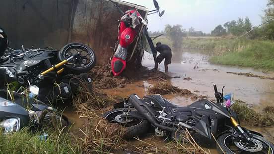 Truk yamaha kecelakaan.jpg image