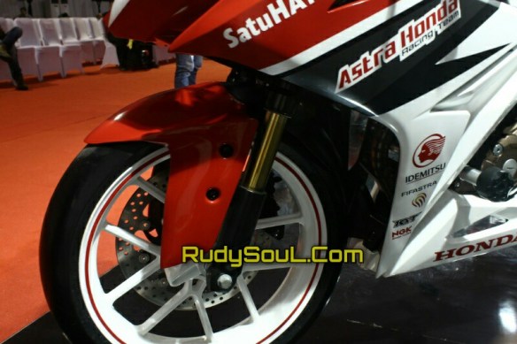 photo launching CBR 150R di sirkuit sentul 12.jpg image