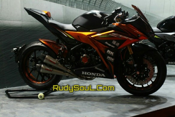 photo launching CBR 150R di sirkuit sentul 2.jpg image