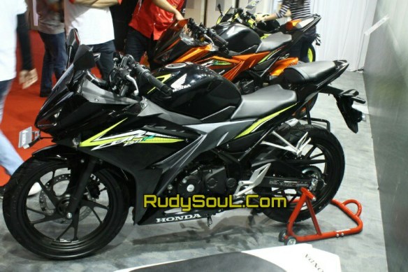 photo launching CBR 150R di sirkuit sentul 6.jpg image