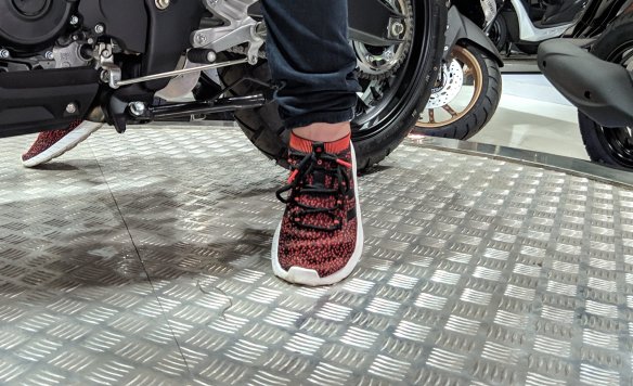 Tinggi badan 16cm masih jinjit.